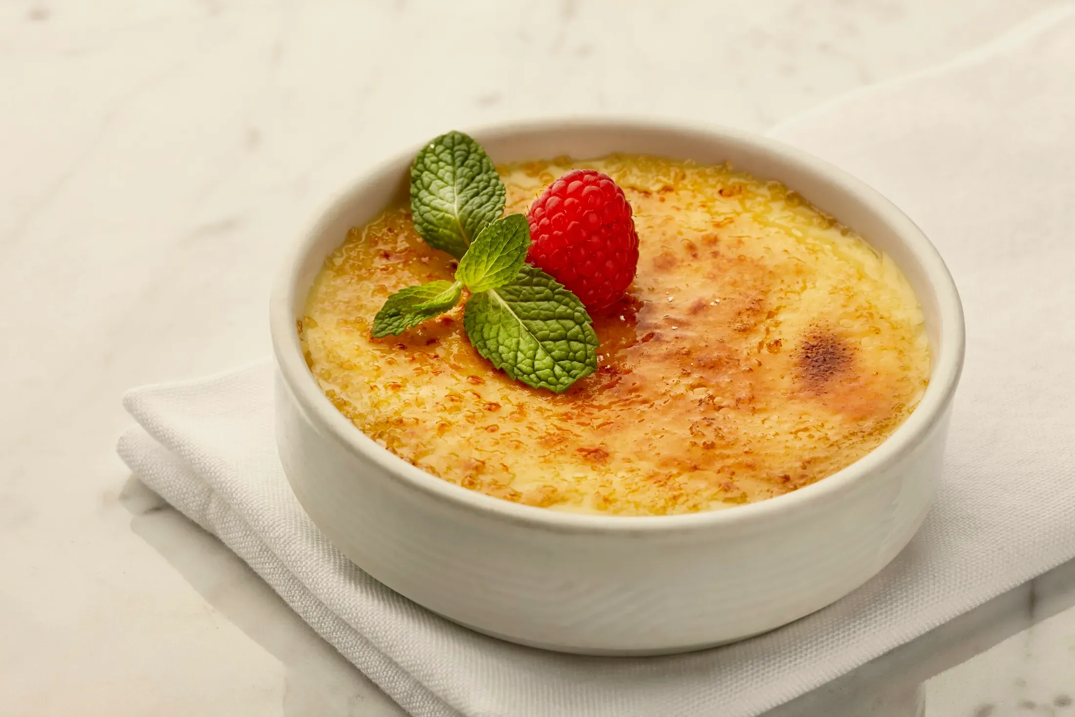 La crème brûlée con il lampone e la menta