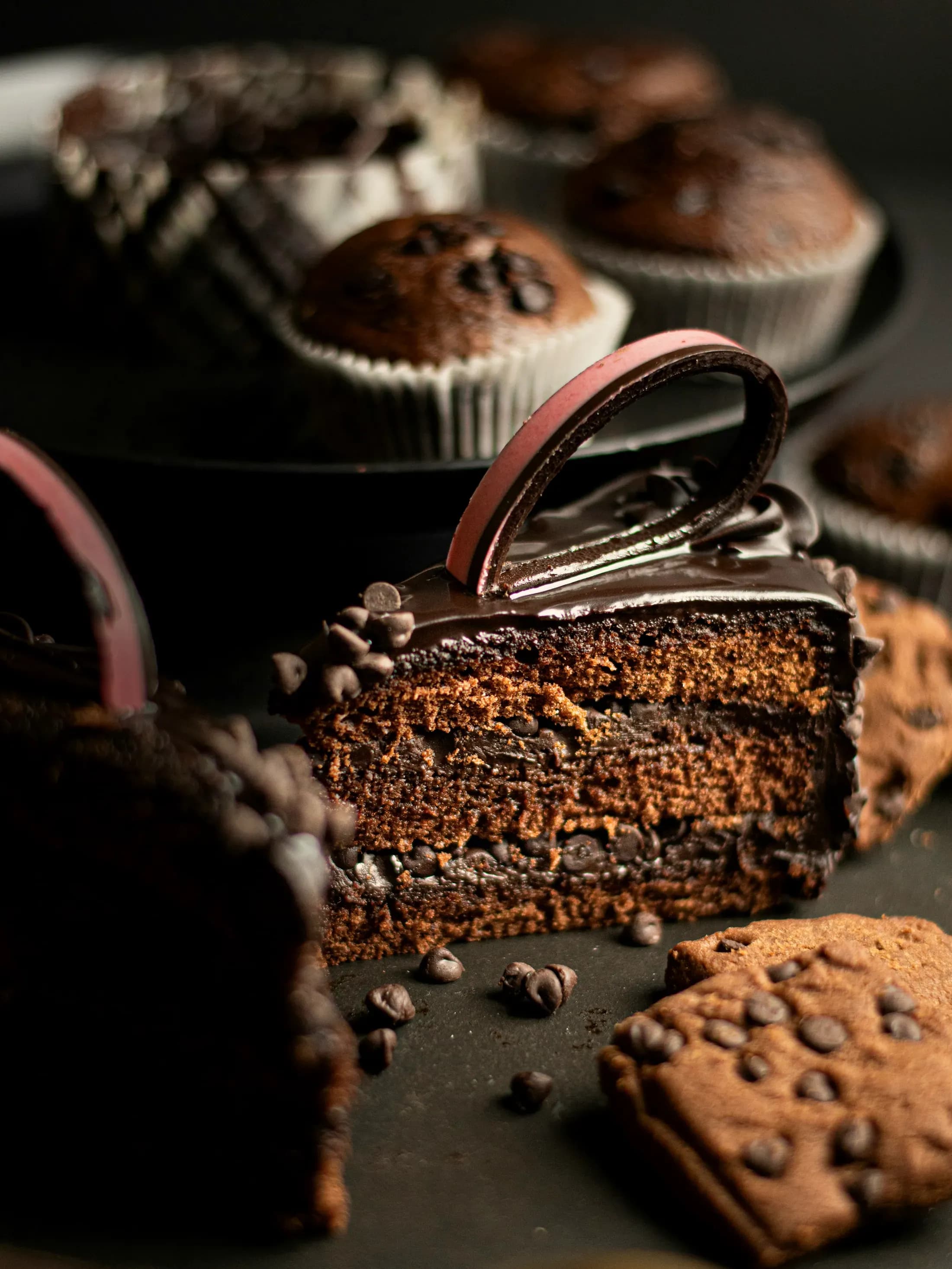 La fetta di torta al cioccolato a strati