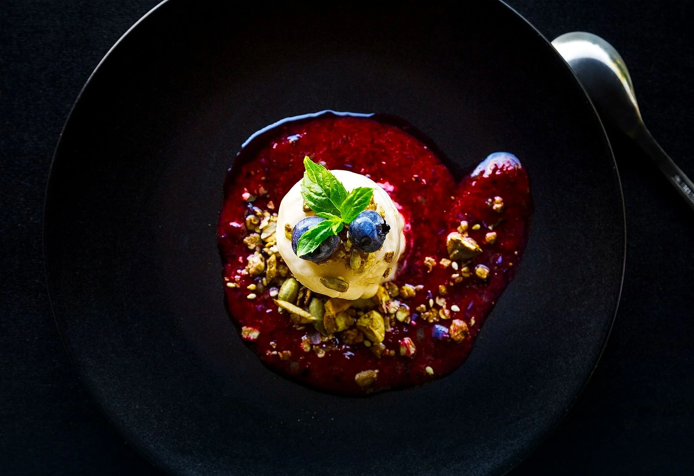 Gelato di ricotta e gelsi neri