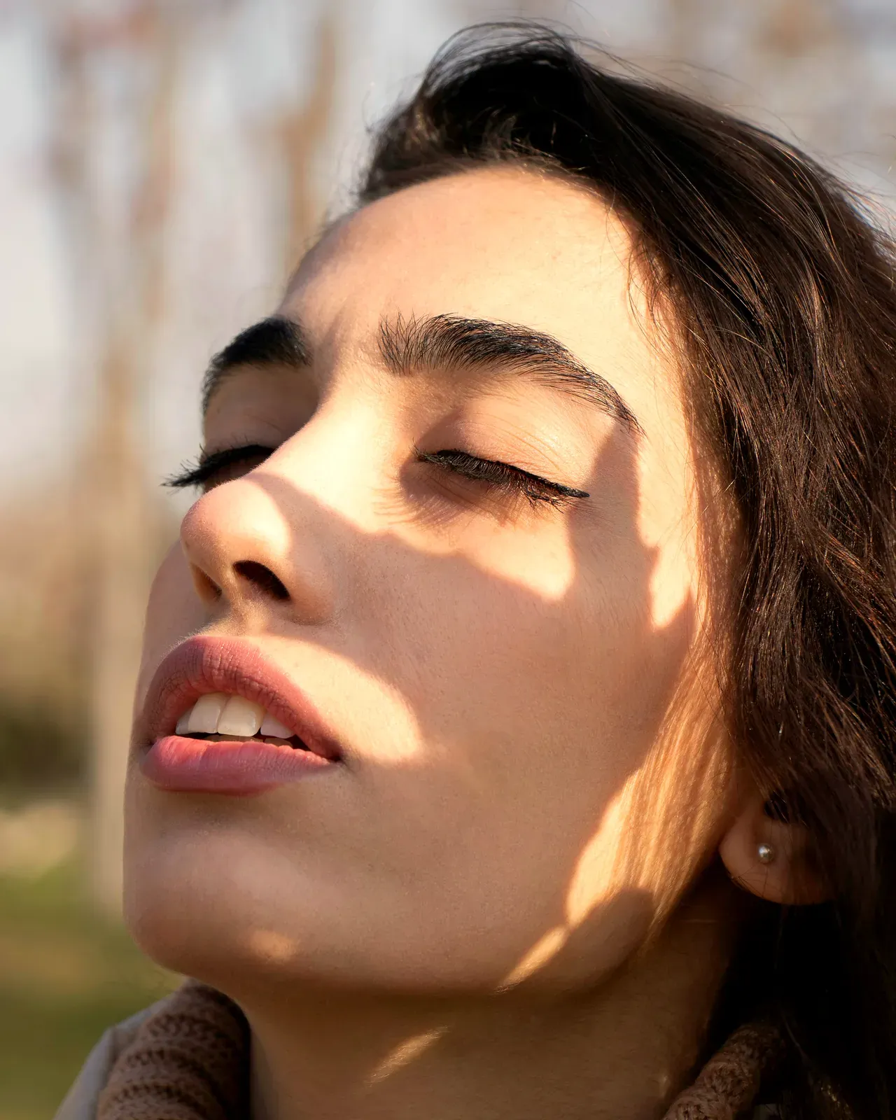 Un viso al sole, a occhi chiusi